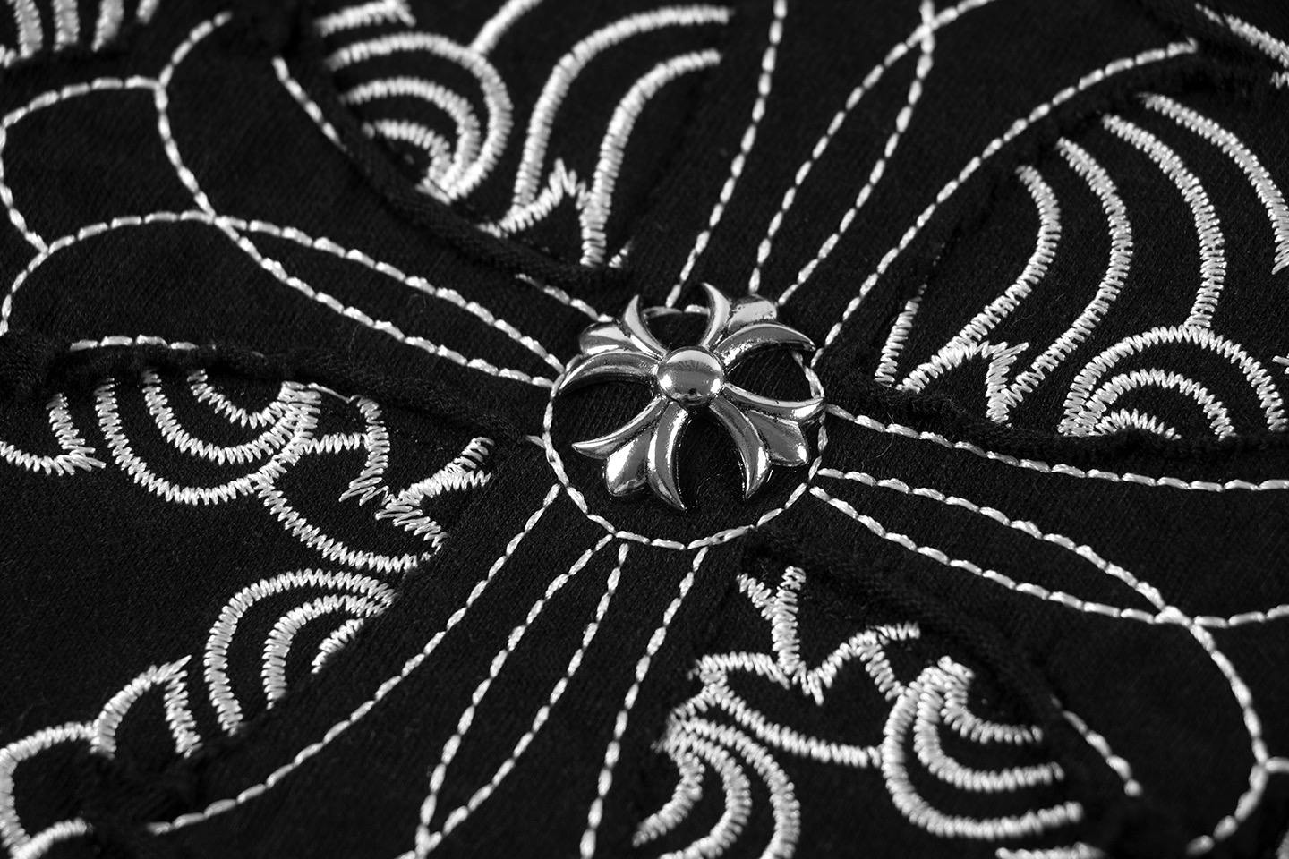 【CHROME HEARTS  公式旗艦店】クロムハーツ    Tシャツご好評に付き再入荷！250212