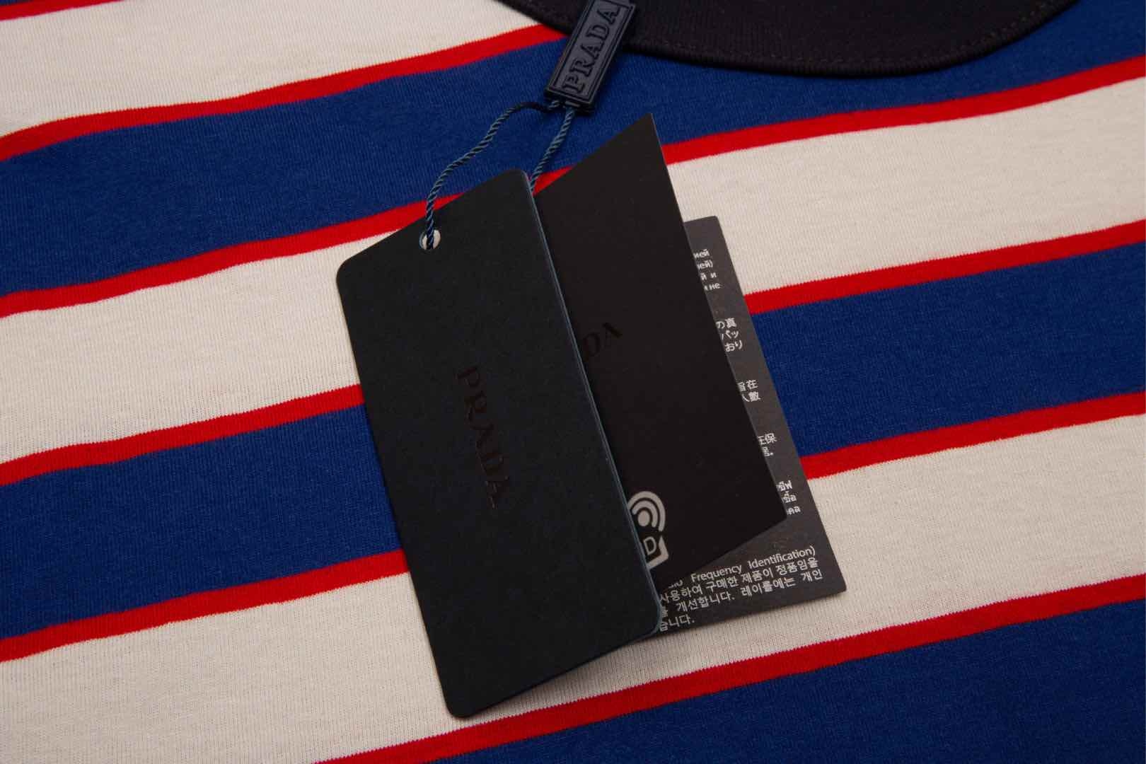 【PRADA 公式旗艦店】プラダ    Tシャツご好評に付き再入荷！ 250213