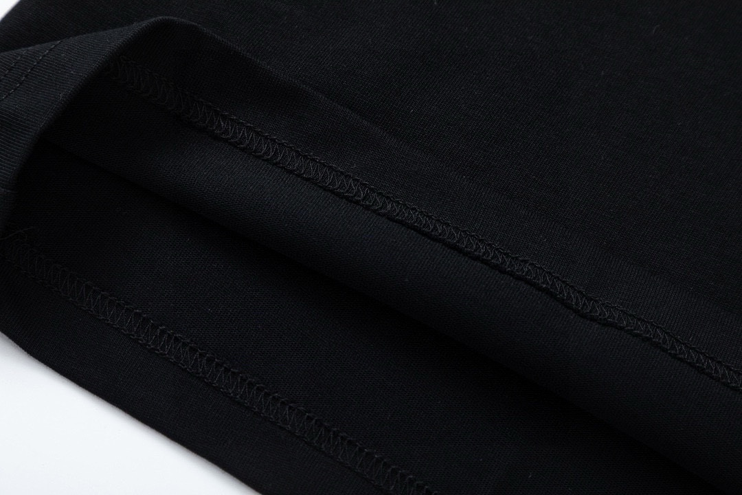 【PRADA 公式旗艦店】プラダ    Tシャツご好評に付き再入荷！ 250213