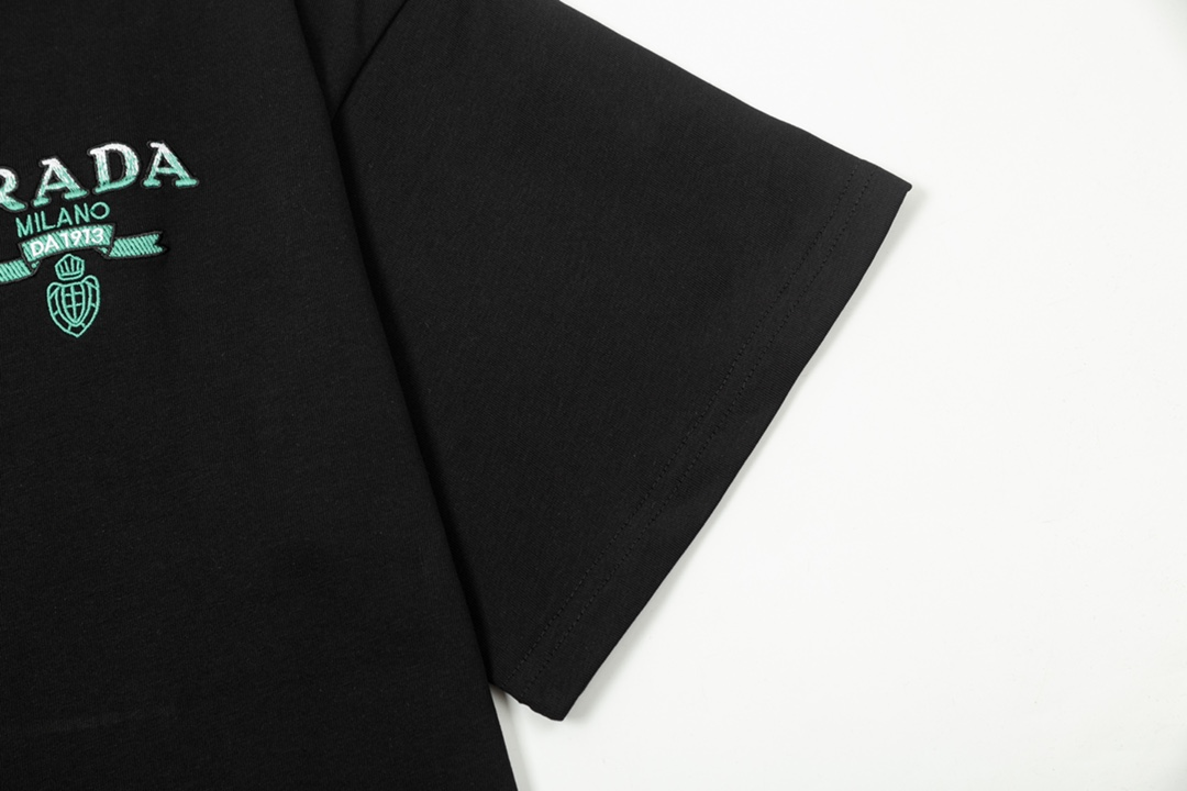 【PRADA 公式旗艦店】プラダ    Tシャツご好評に付き再入荷！ 250213