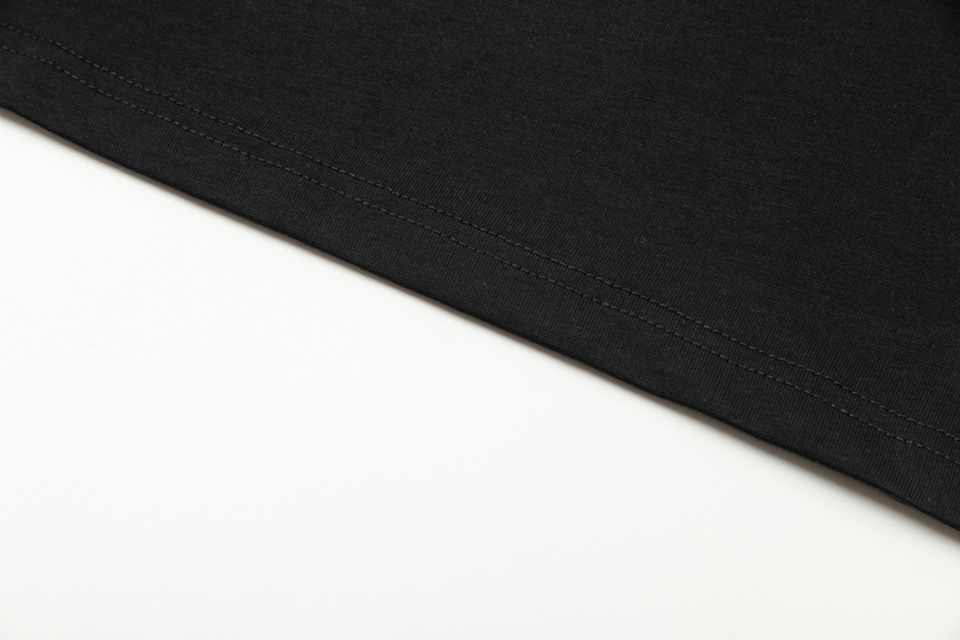 【PRADA 公式旗艦店】プラダ    Tシャツご好評に付き再入荷！ 250213