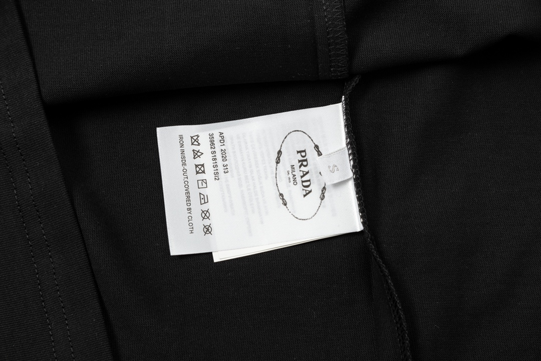 【PRADA 公式旗艦店】プラダ    Tシャツご好評に付き再入荷！ 250213