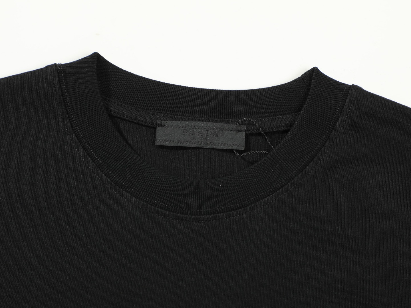 【PRADA  公式旗艦店】プラダ  Tシャツ ご好評に付き再入荷！250213