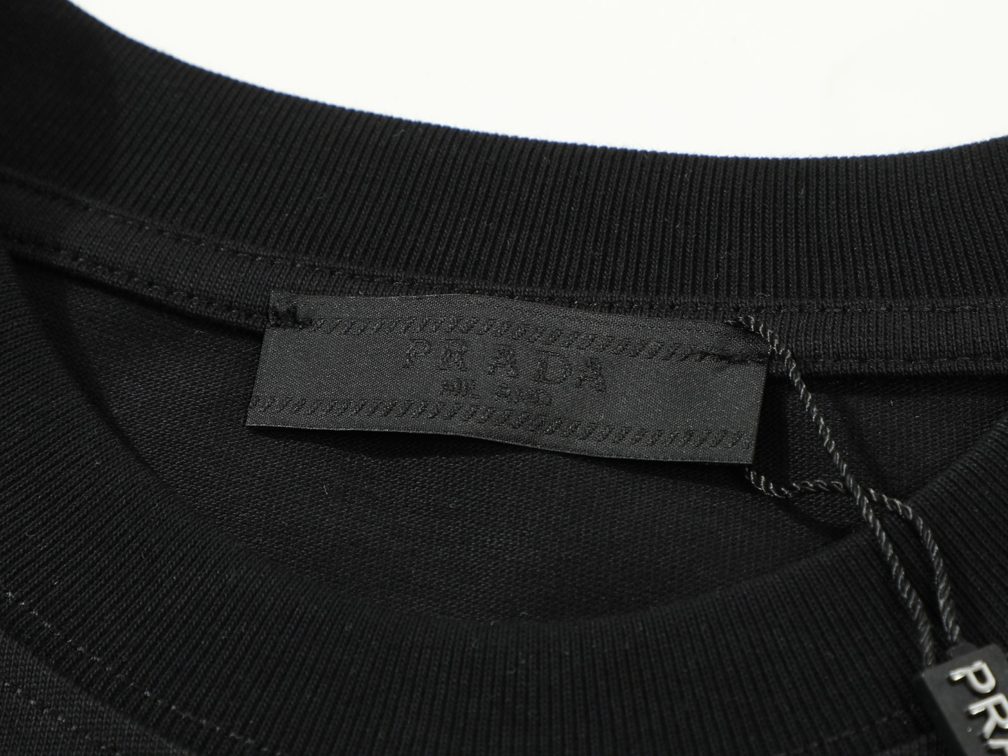 【PRADA  公式旗艦店】プラダ  Tシャツ ご好評に付き再入荷！250213