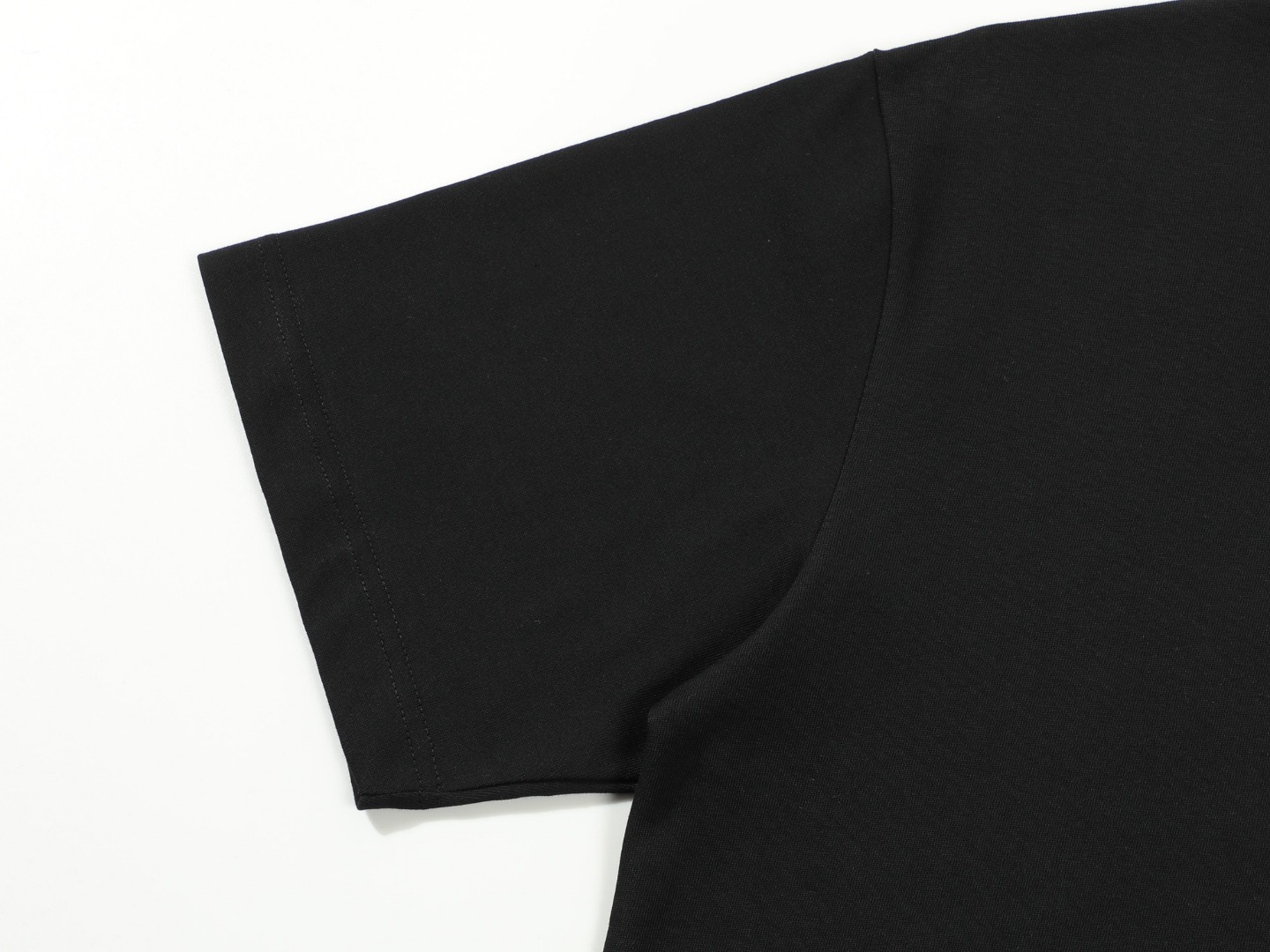 【PRADA  公式旗艦店】プラダ  Tシャツ ご好評に付き再入荷！250213