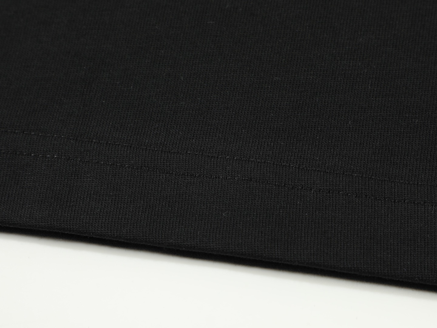 【PRADA  公式旗艦店】プラダ  Tシャツ ご好評に付き再入荷！250213