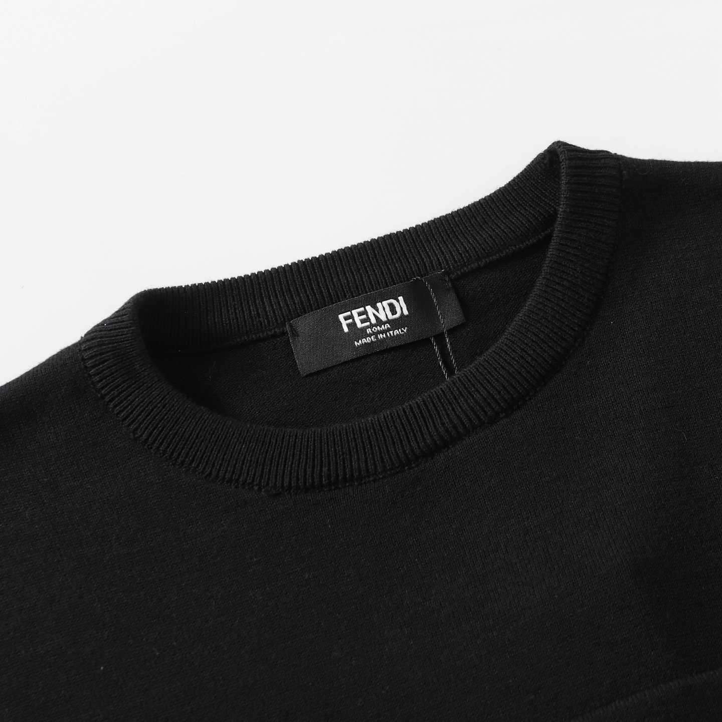 【FENDI公式旗艦店】フェンディ  Tシャツ ご好評に付き再入荷！ 250214