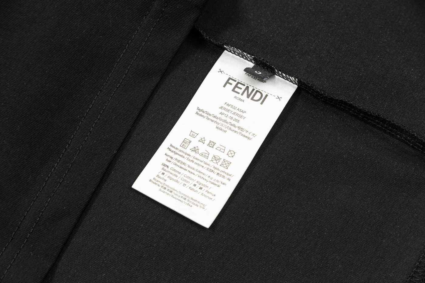 【FENDI公式旗艦店】フェンディ  Tシャツ ご好評に付き再入荷！ 250214