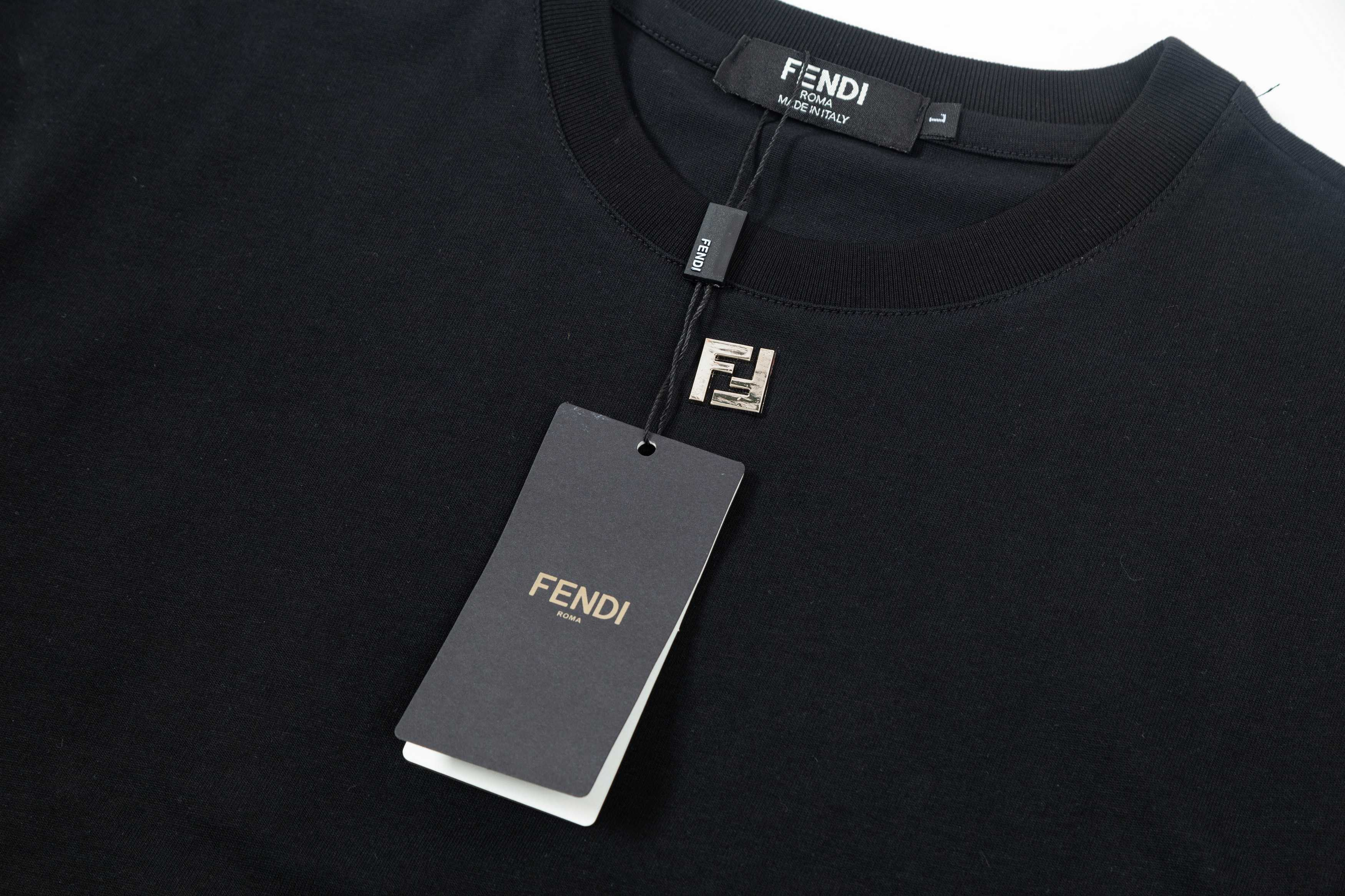 【FENDI公式旗艦店】フェンディ  Tシャツ ご好評に付き再入荷！ 250214