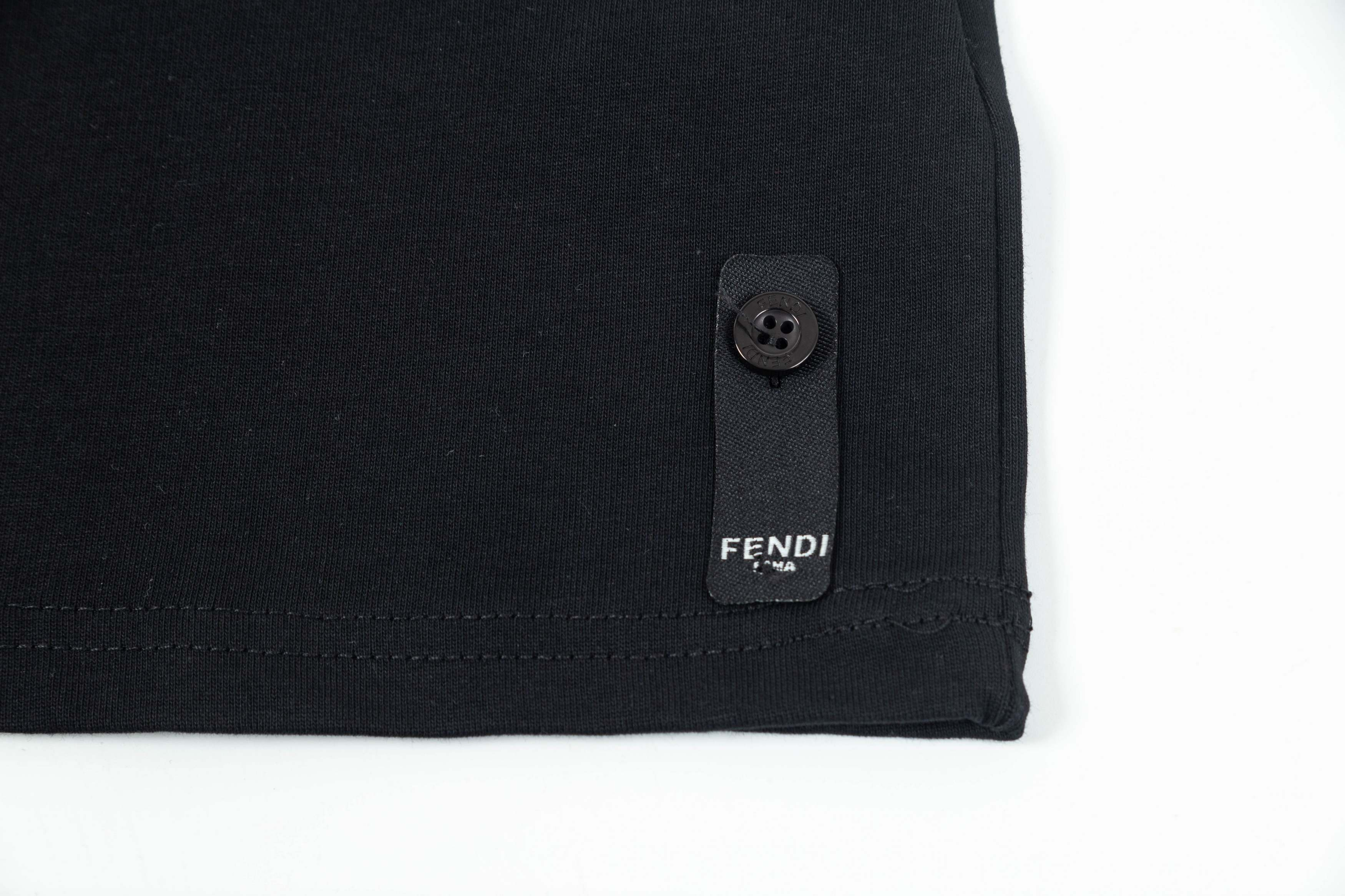 【FENDI公式旗艦店】フェンディ  Tシャツ ご好評に付き再入荷！ 250214