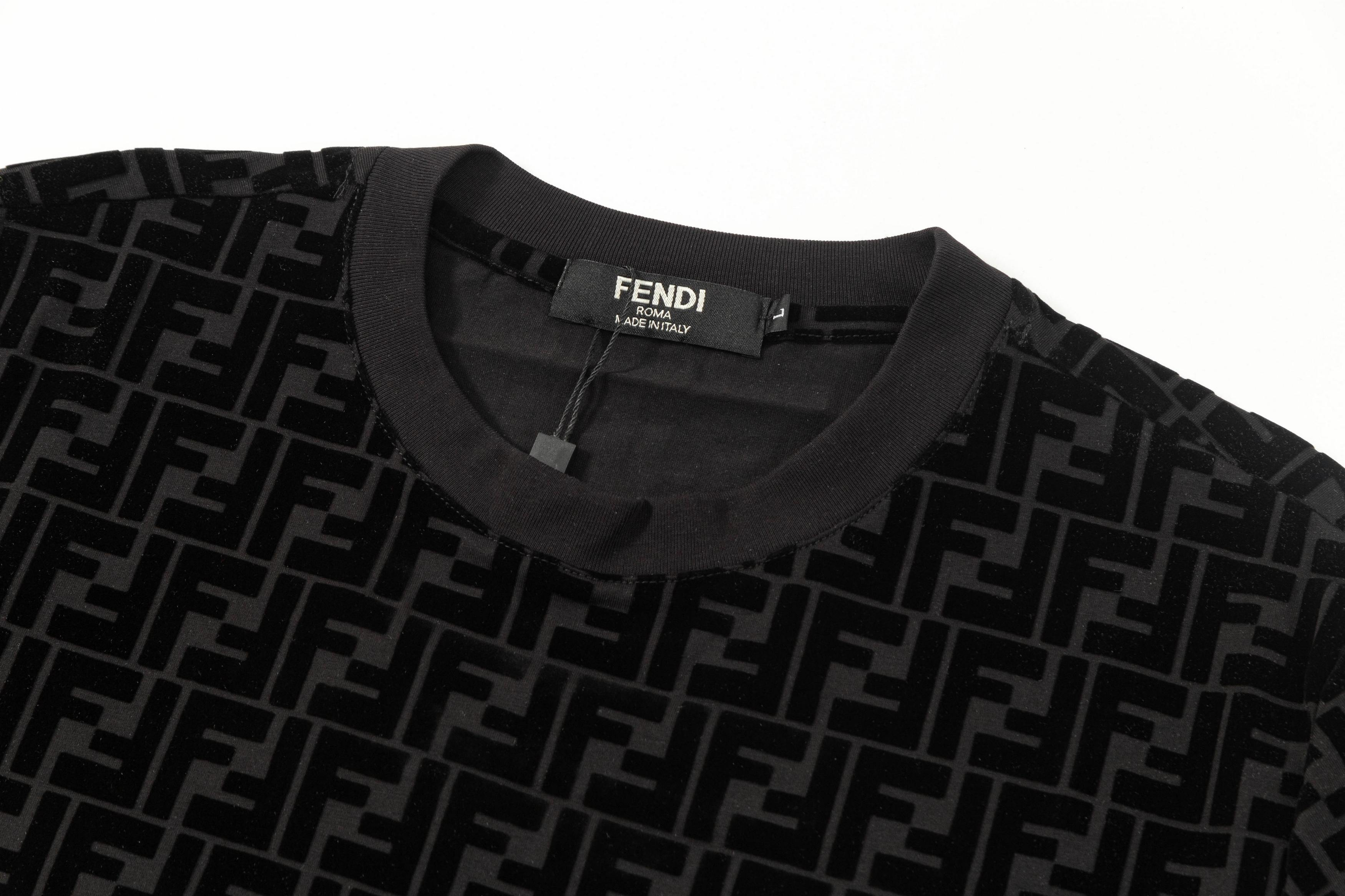 【FENDI公式旗艦店】フェンディ  Tシャツ ご好評に付き再入荷！ 250214