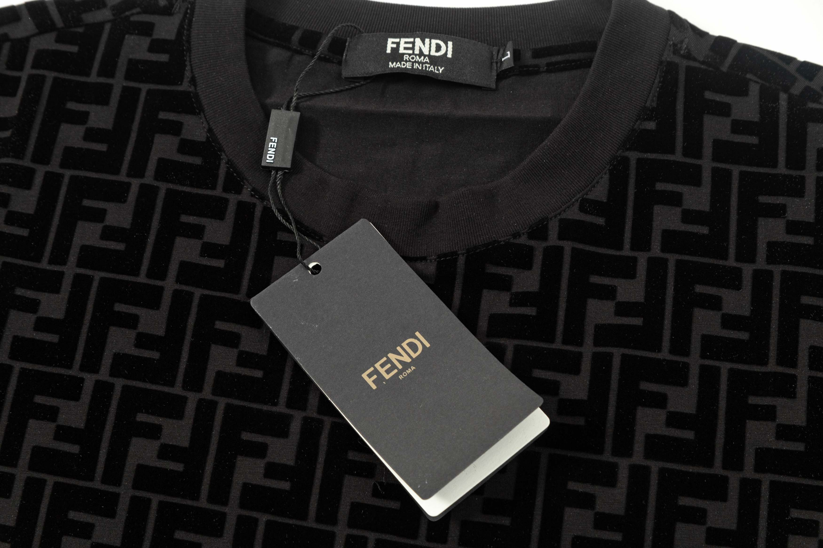 【FENDI公式旗艦店】フェンディ  Tシャツ ご好評に付き再入荷！ 250214