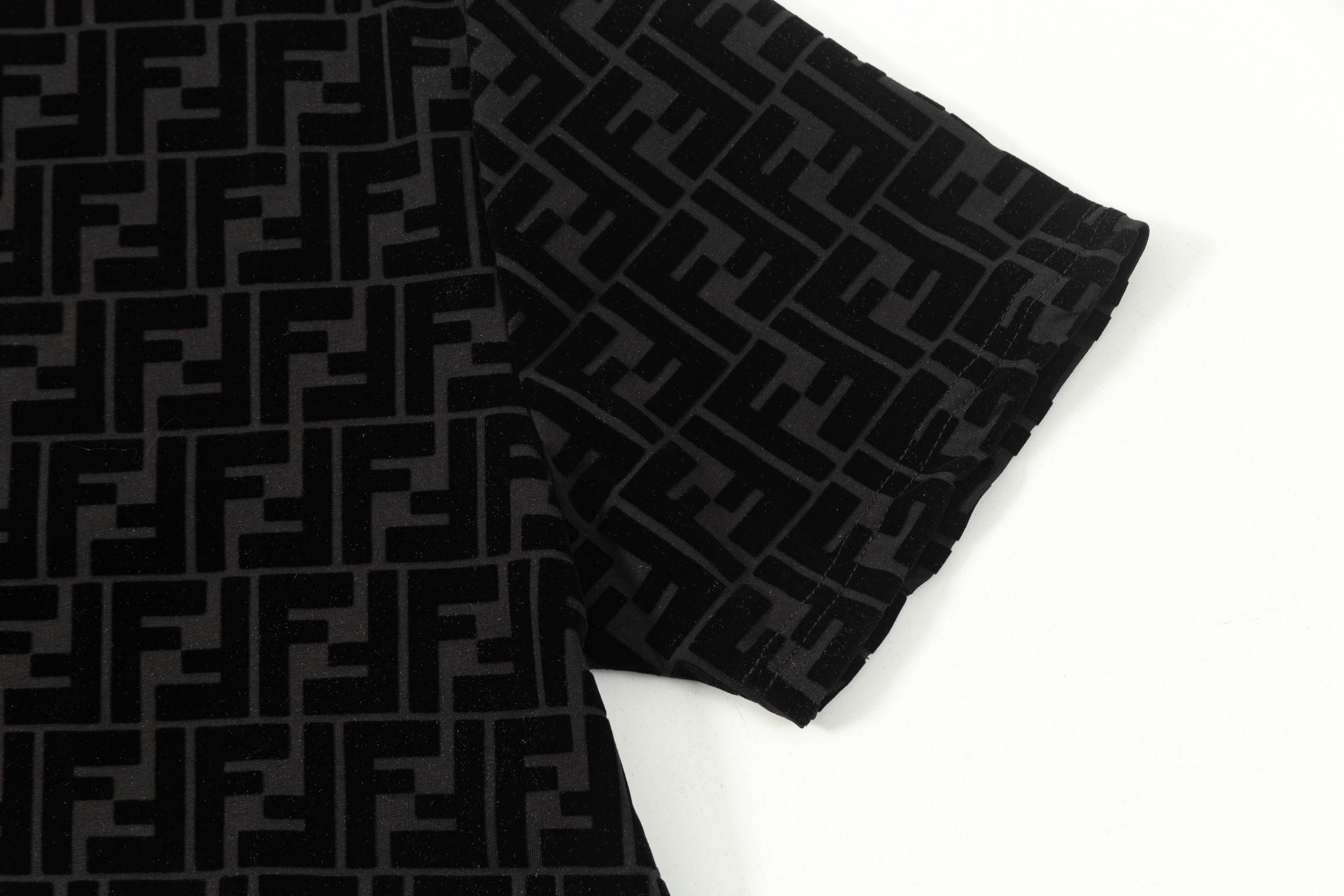 【FENDI公式旗艦店】フェンディ  Tシャツ ご好評に付き再入荷！ 250214