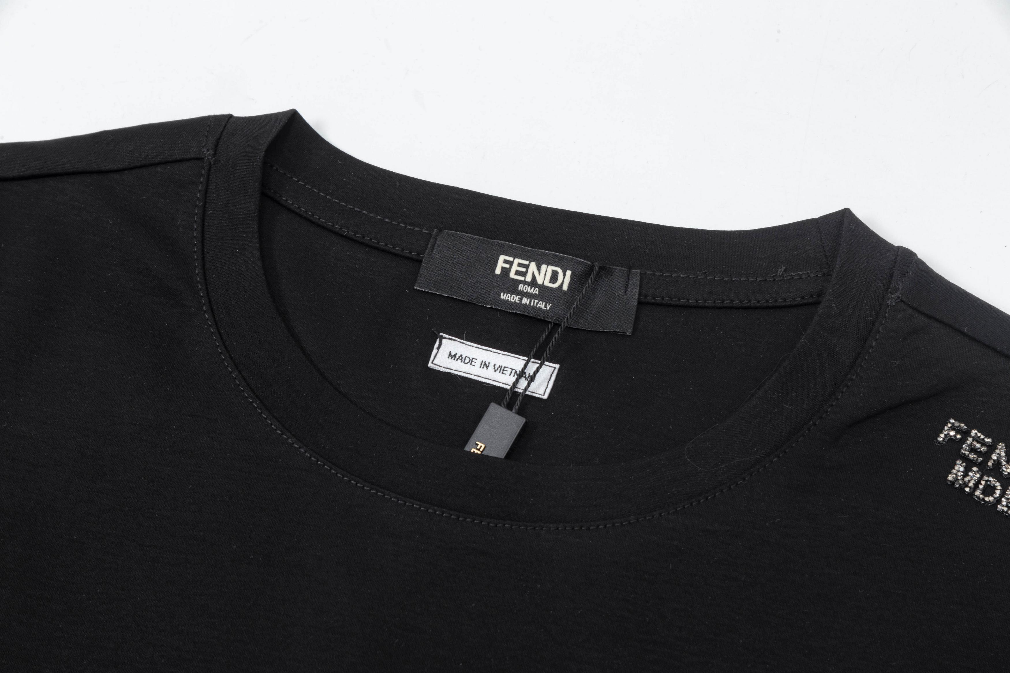 【FENDI公式旗艦店】フェンディ  Tシャツ ご好評に付き再入荷！ 250214