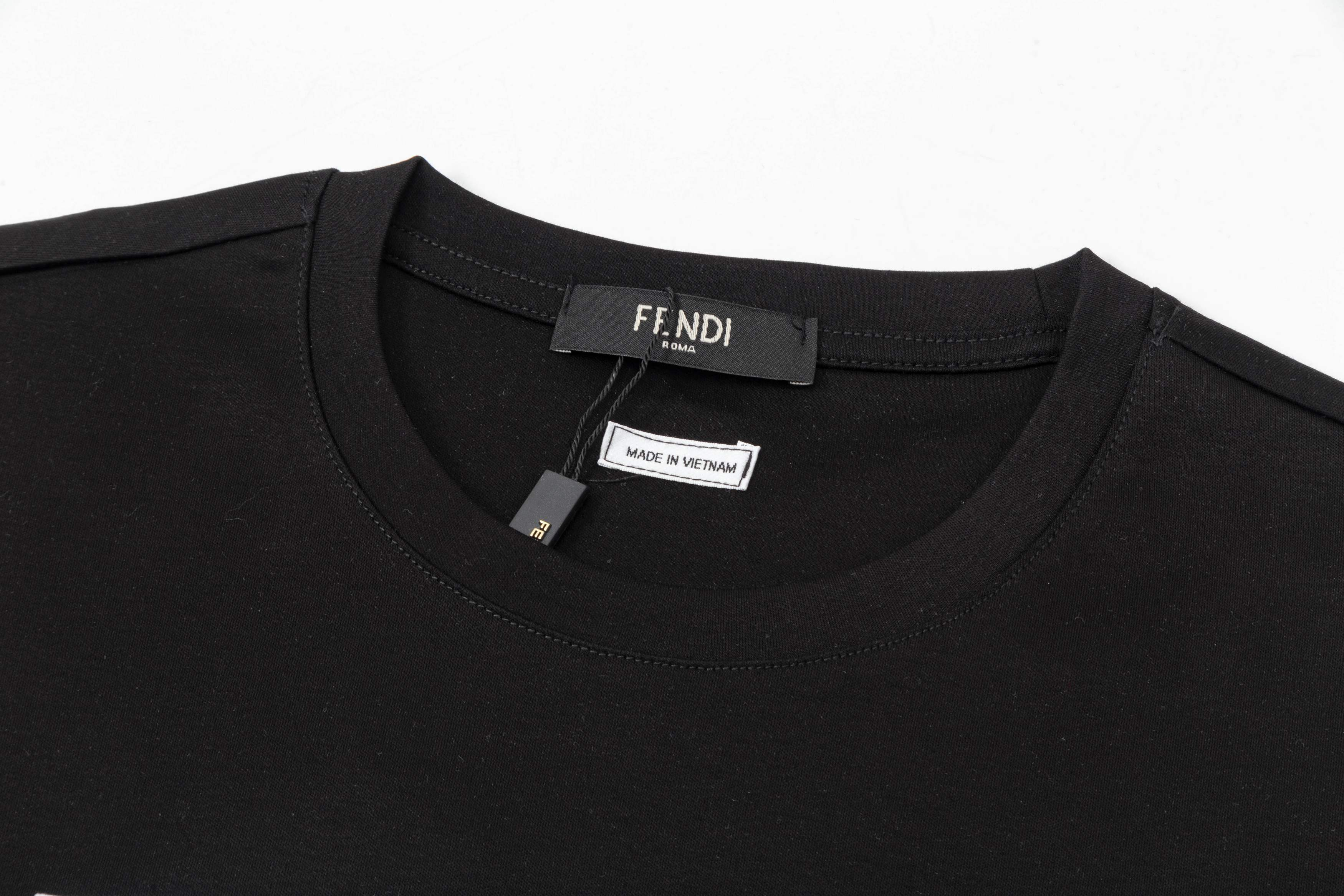 【FENDI公式旗艦店】フェンディ  Tシャツ ご好評に付き再入荷！ 250214