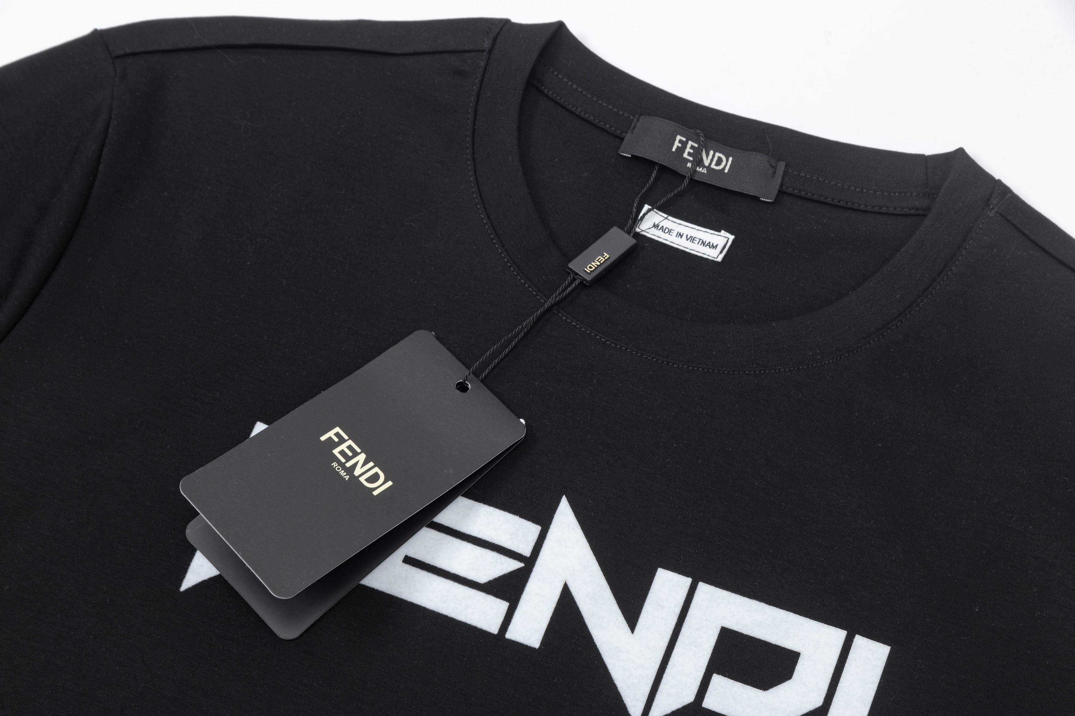 【FENDI公式旗艦店】フェンディ  Tシャツ ご好評に付き再入荷！ 250214