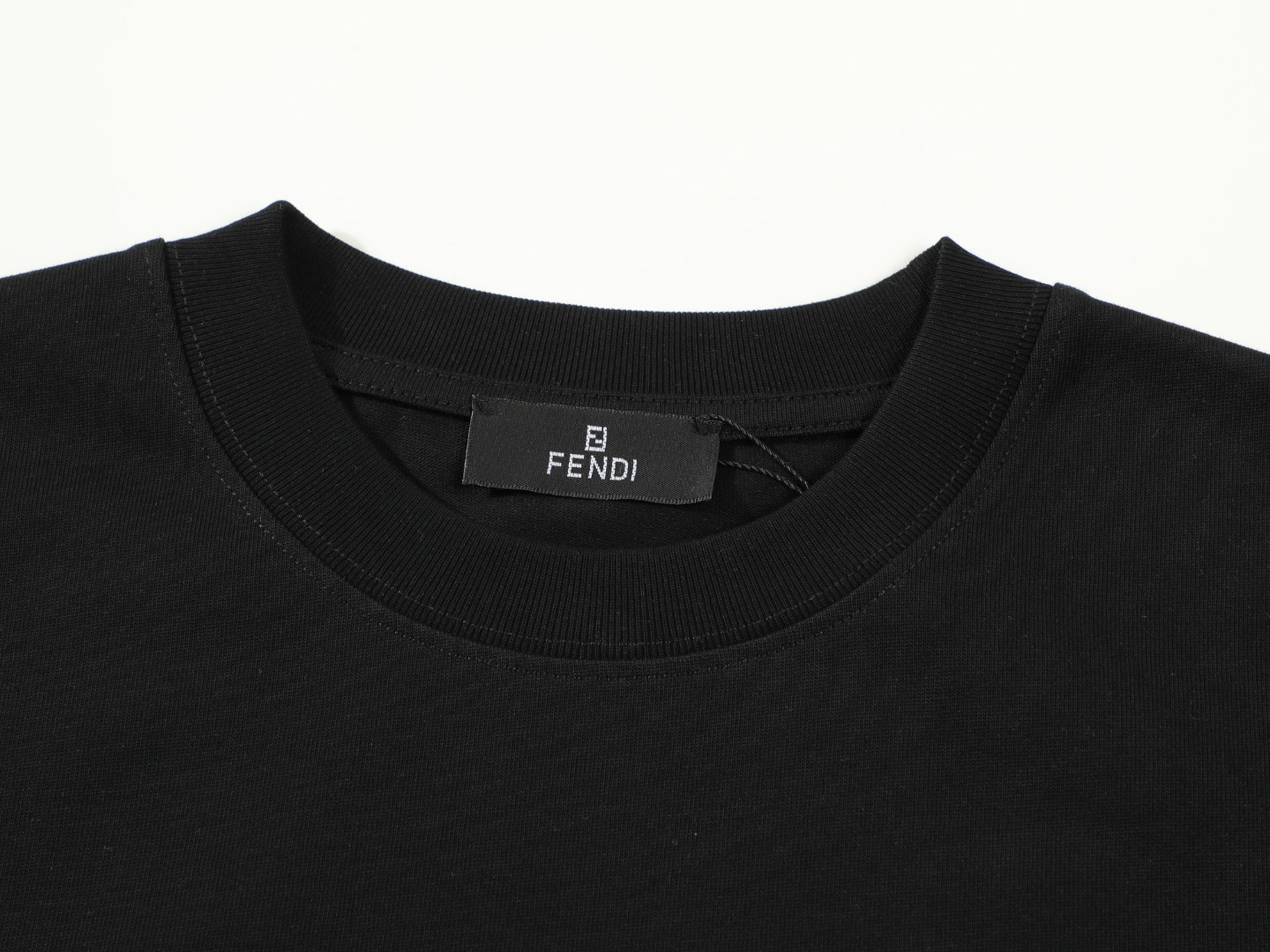 【FENDI公式旗艦店】フェンディ  Tシャツ ご好評に付き再入荷！ 250214