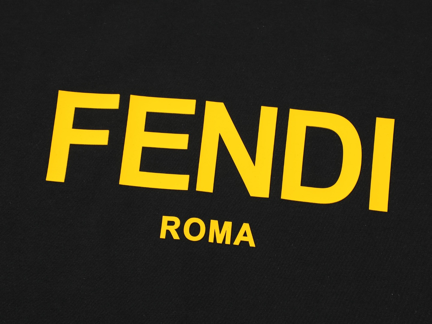 【FENDI公式旗艦店】フェンディ  Tシャツ ご好評に付き再入荷！ 250214