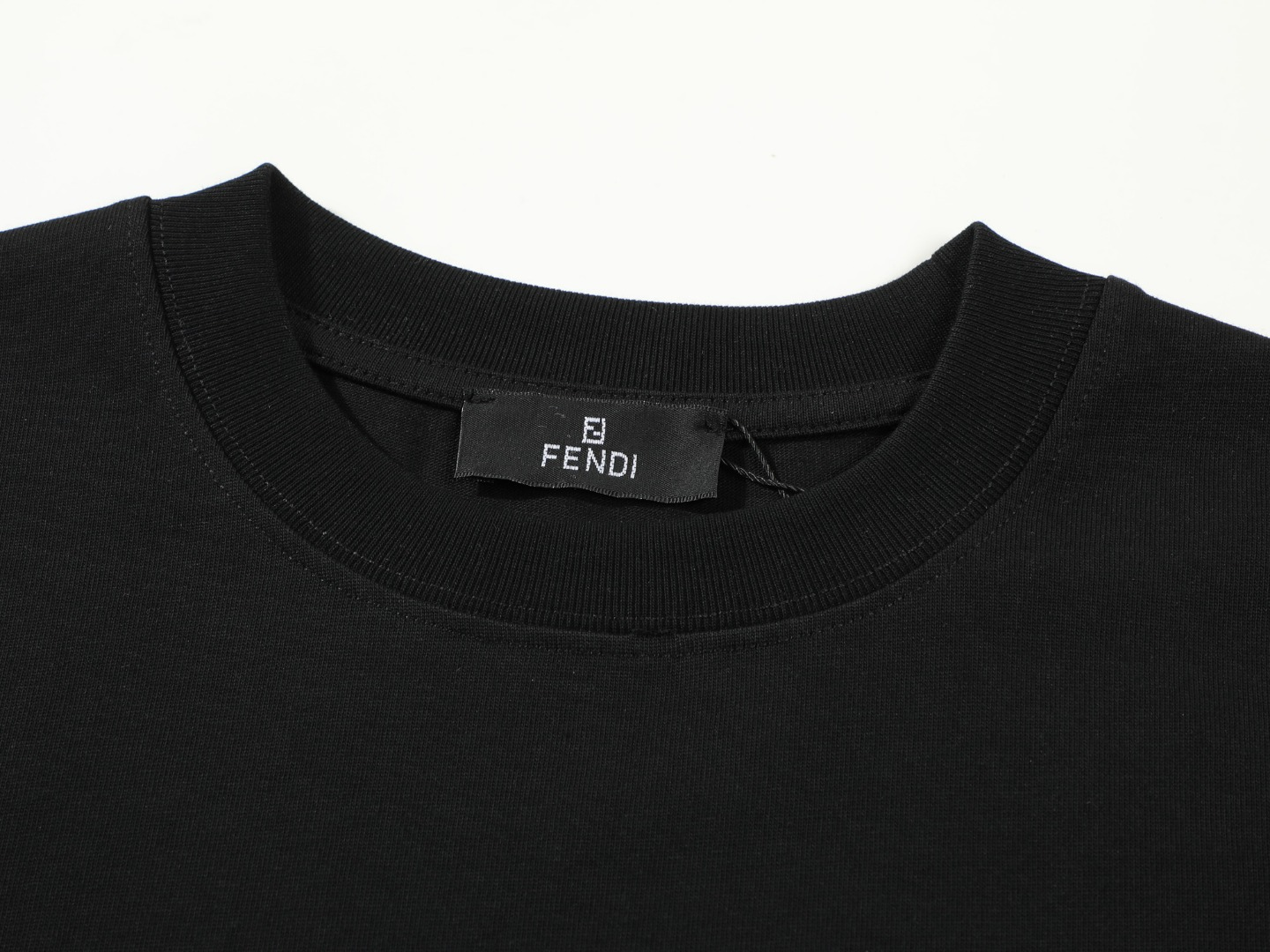 【FENDI公式旗艦店】フェンディ  Tシャツ ご好評に付き再入荷！ 250214