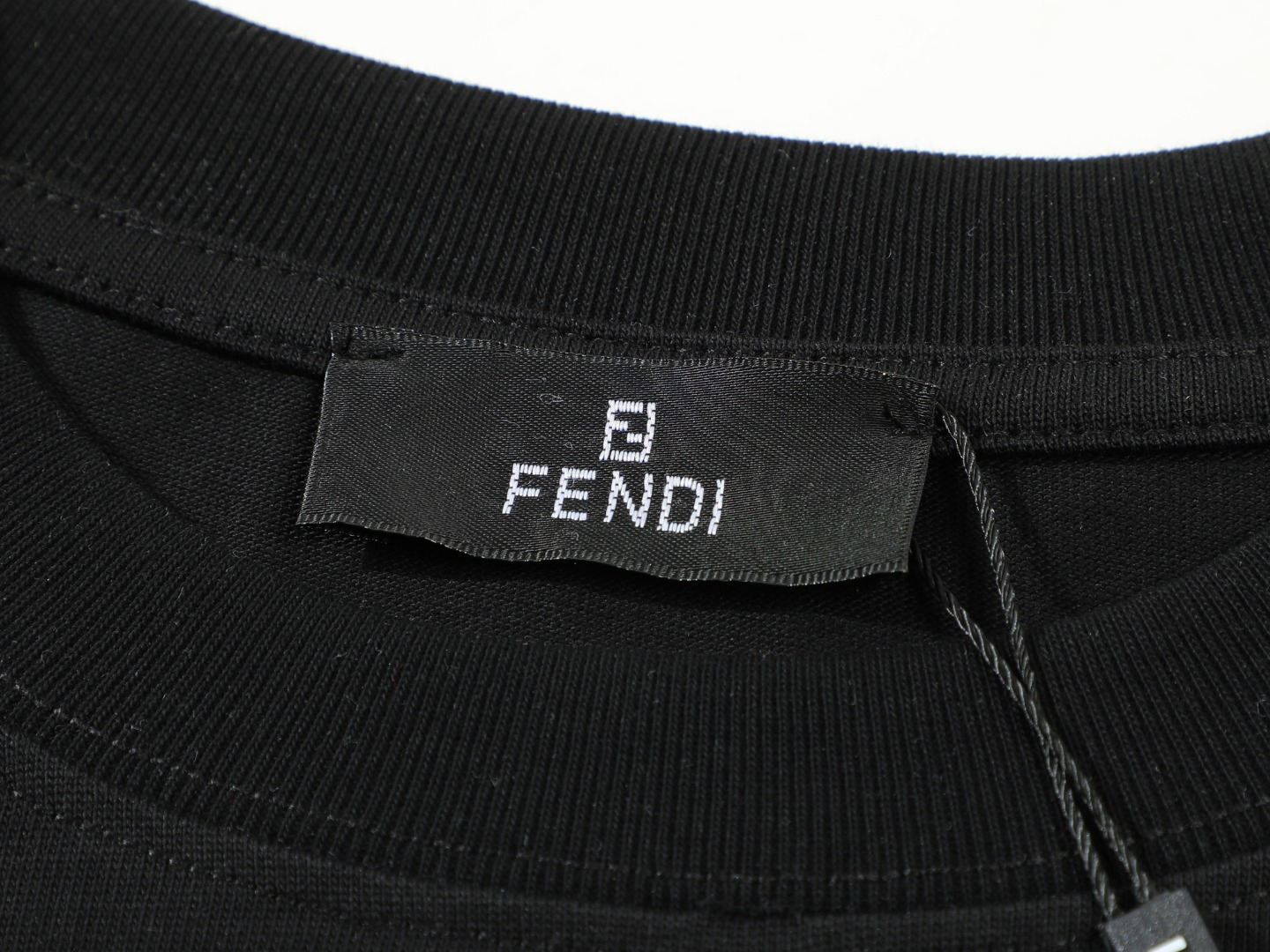 【FENDI公式旗艦店】フェンディ  Tシャツ ご好評に付き再入荷！ 250214