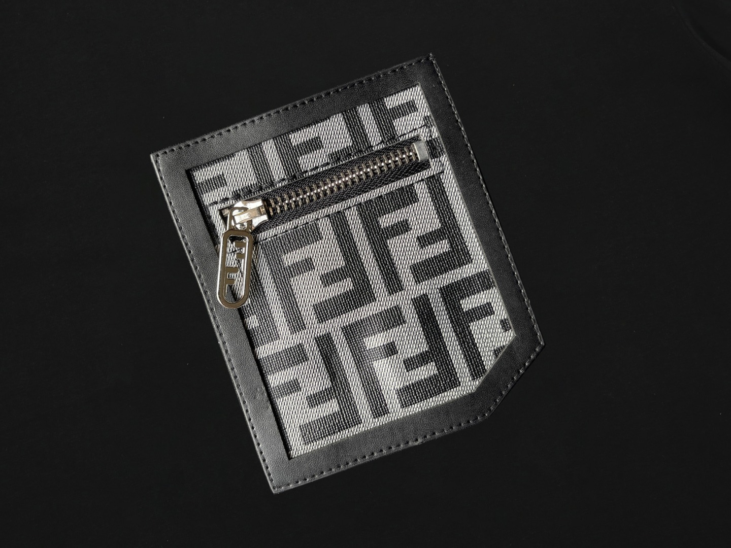 【FENDI公式旗艦店】フェンディ  Tシャツ ご好評に付き再入荷！ 250214