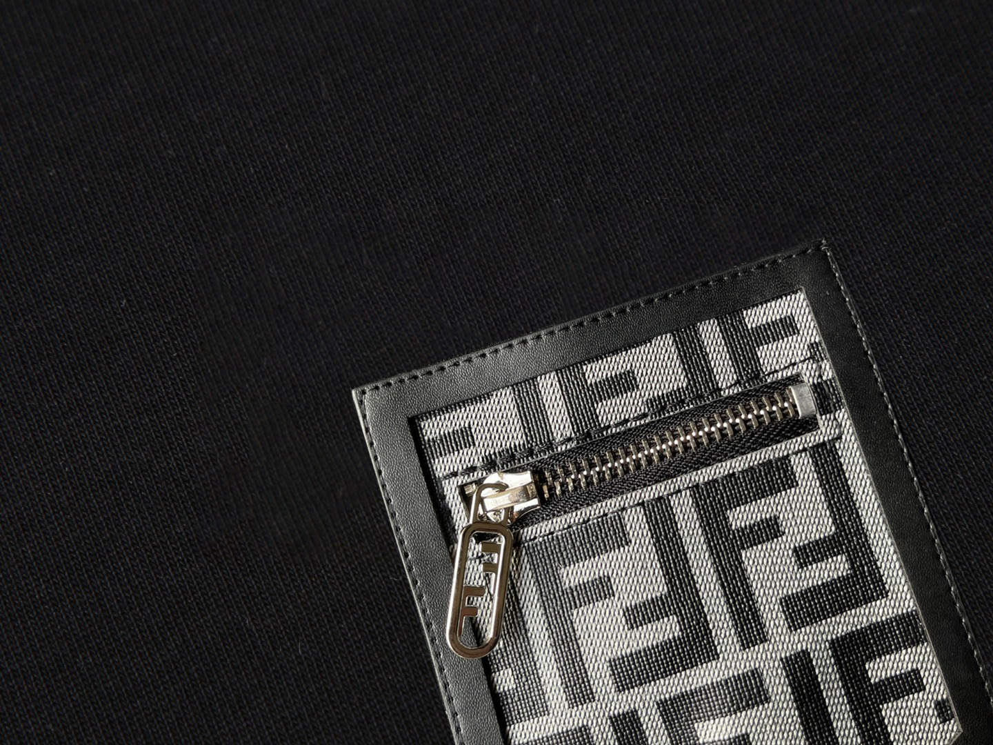 【FENDI公式旗艦店】フェンディ  Tシャツ ご好評に付き再入荷！ 250214