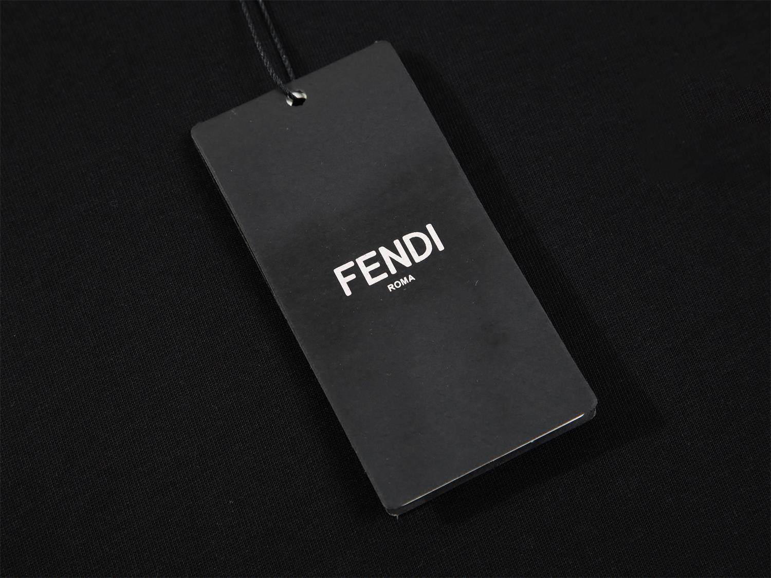 【FENDI公式旗艦店】フェンディ  Tシャツ ご好評に付き再入荷！ 250214