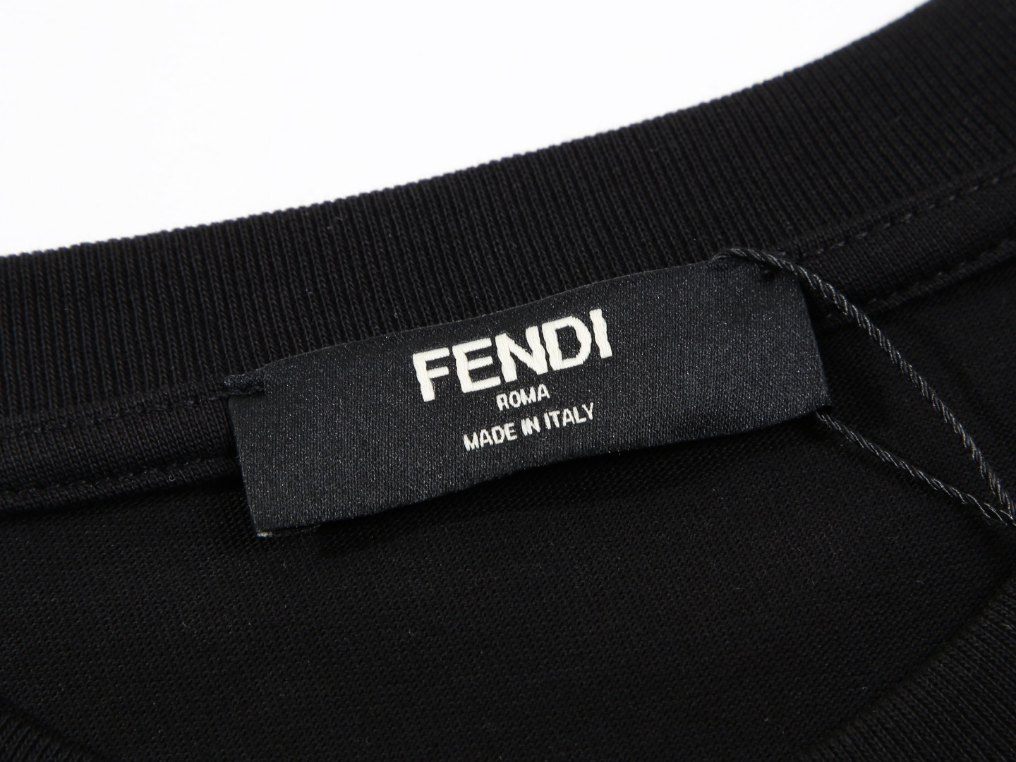 【FENDI公式旗艦店】フェンディ  Tシャツ ご好評に付き再入荷！ 250214