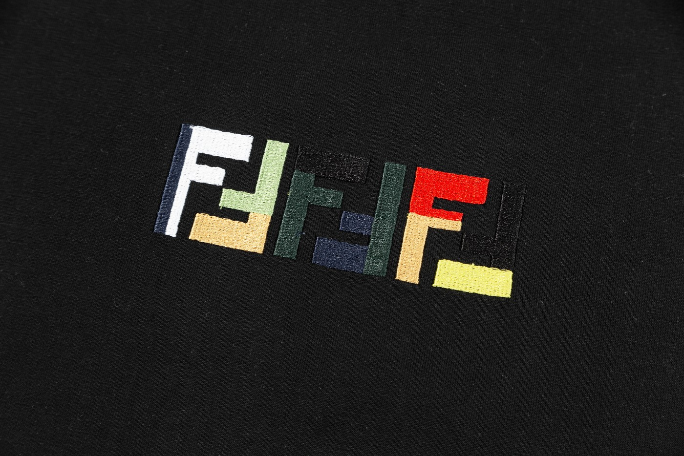 【FENDI公式旗艦店】フェンディ  Tシャツ ご好評に付き再入荷！ 250214