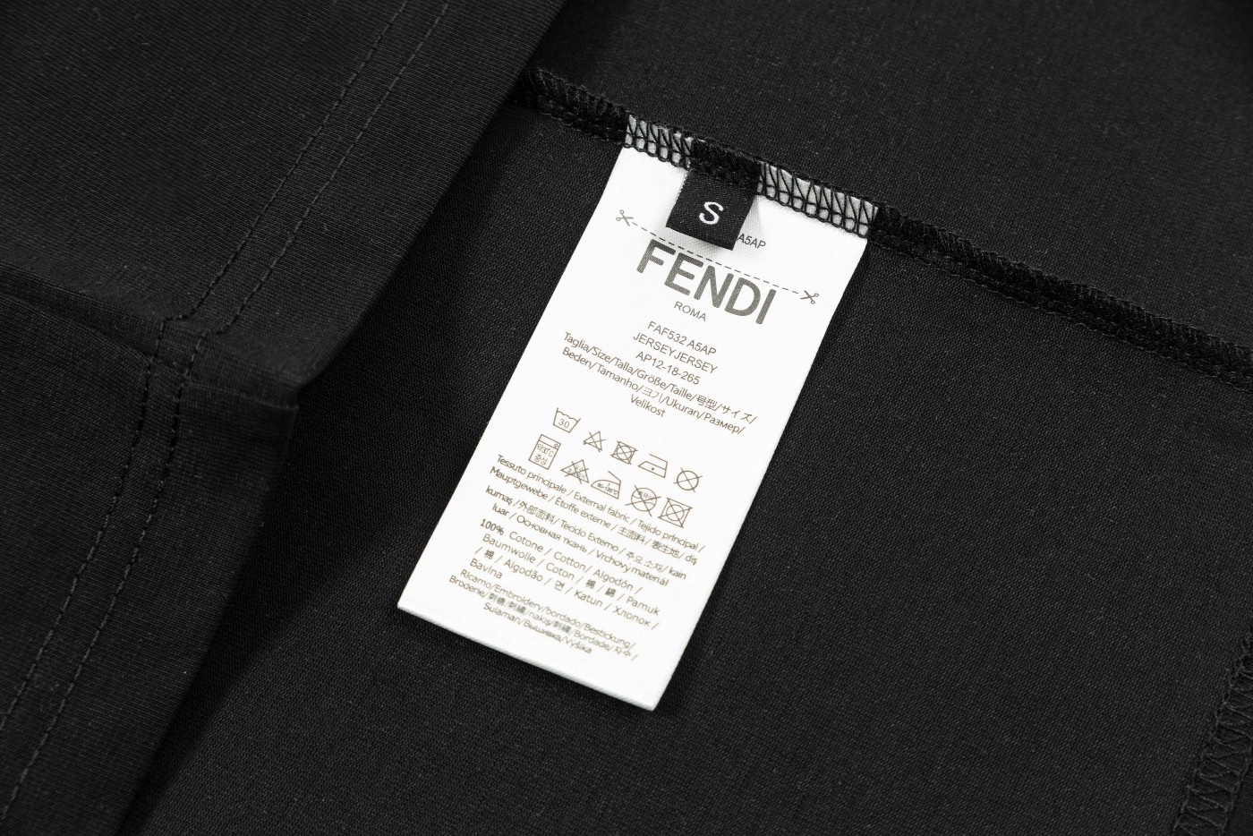 【FENDI公式旗艦店】フェンディ  Tシャツ ご好評に付き再入荷！ 250214