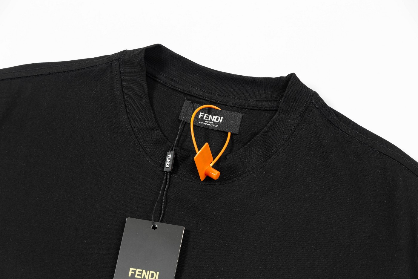 【FENDI公式旗艦店】フェンディ  Tシャツ ご好評に付き再入荷！ 250214