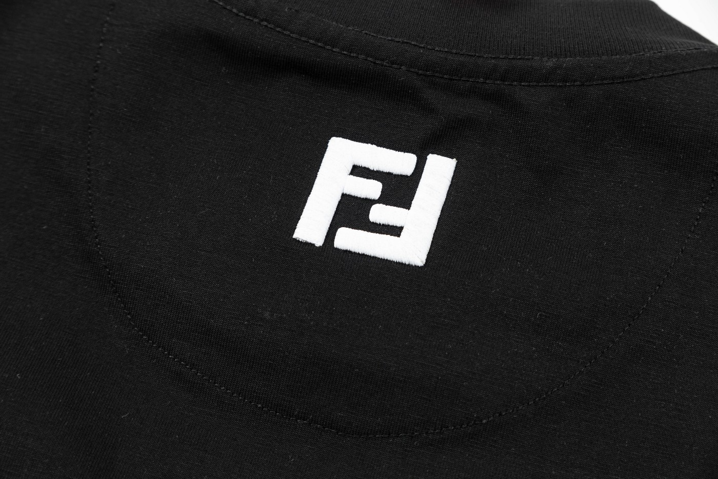 【FENDI公式旗艦店】フェンディ  Tシャツ ご好評に付き再入荷！ 250214