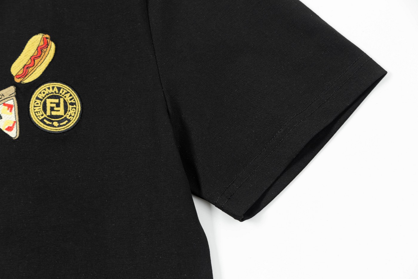 【FENDI公式旗艦店】フェンディ  Tシャツ ご好評に付き再入荷！ 250214