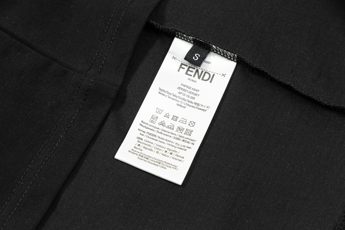 【FENDI公式旗艦店】フェンディ  Tシャツ ご好評に付き再入荷！ 250214