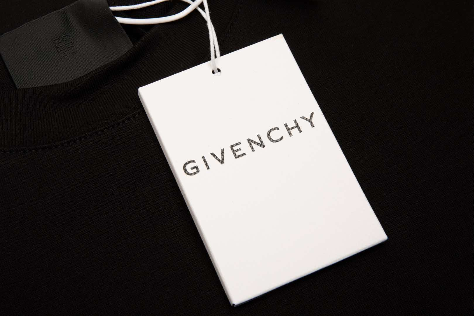 【GIVENCHY   公式旗艦店】 ジバンシー   Tシャツ ご好評に付き再入荷！ 250215