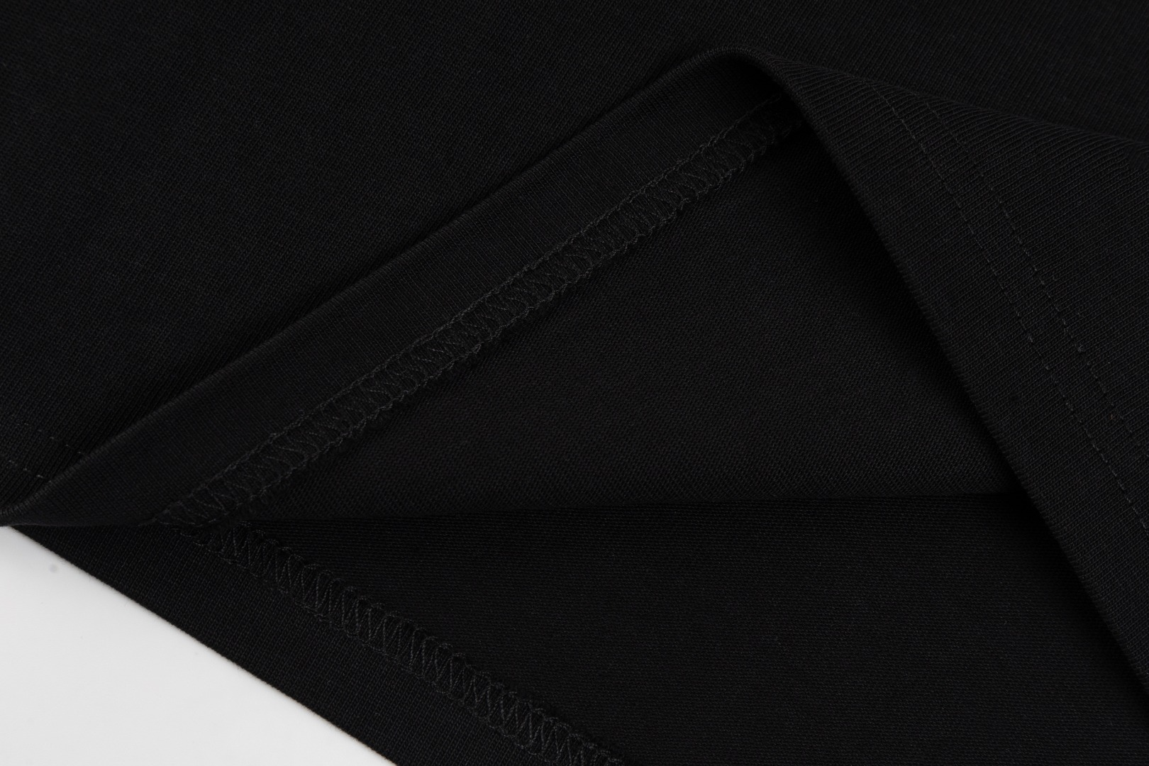 【GUCCI 公式旗艦店】クッチ   Tシャツ ご好評に付き再入荷！ 250214