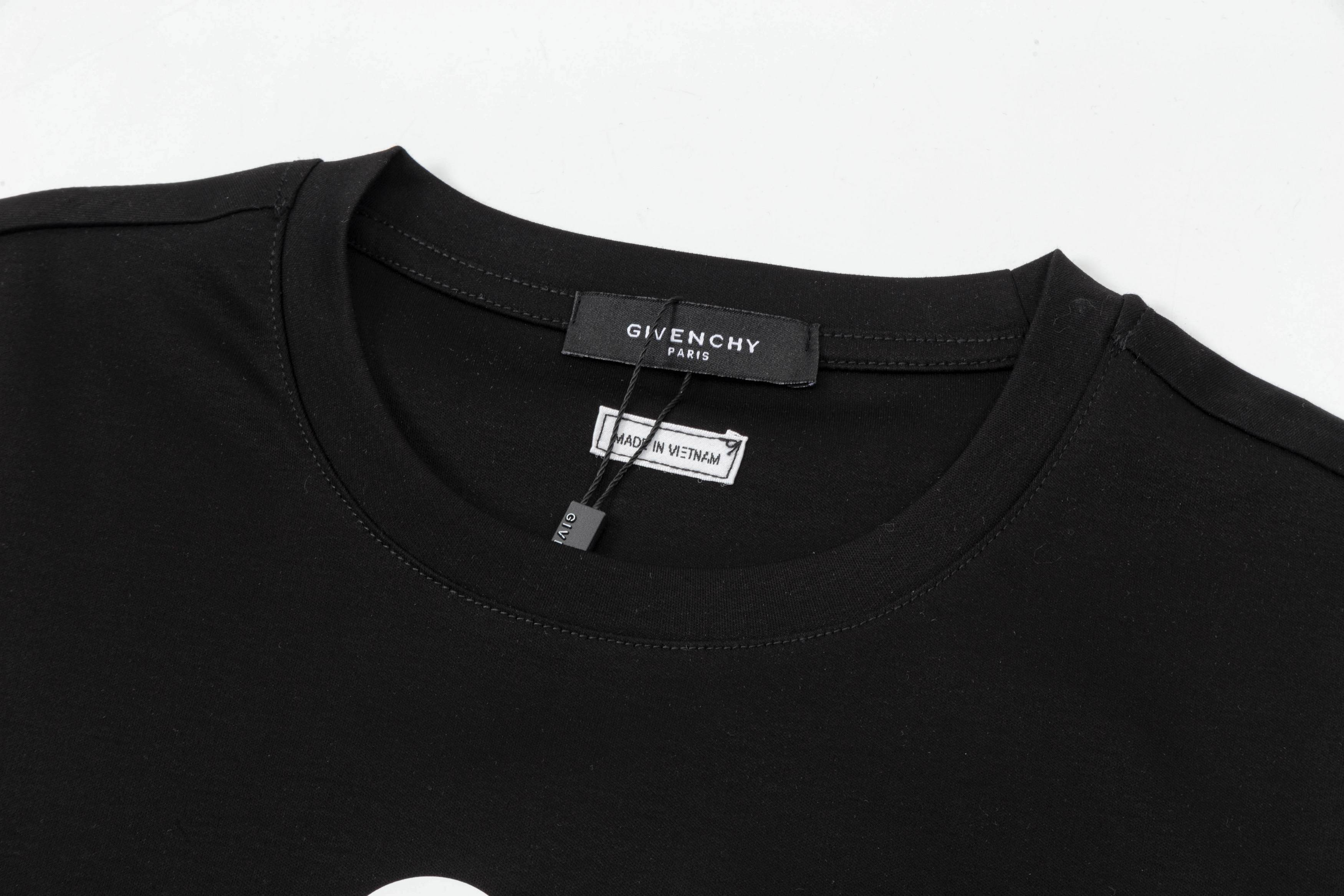 【GIVENCHY   公式旗艦店】 ジバンシー   Tシャツ ご好評に付き再入荷！ 250215