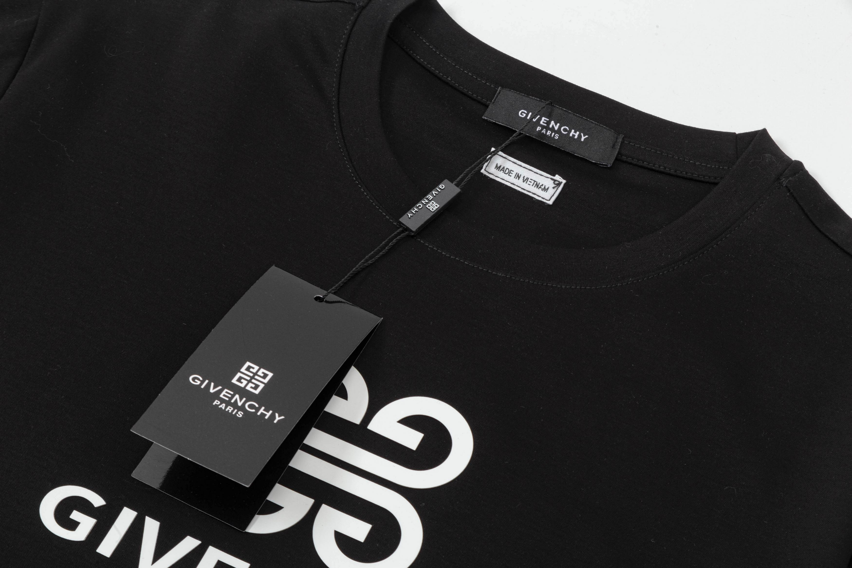 【GIVENCHY   公式旗艦店】 ジバンシー   Tシャツ ご好評に付き再入荷！ 250215