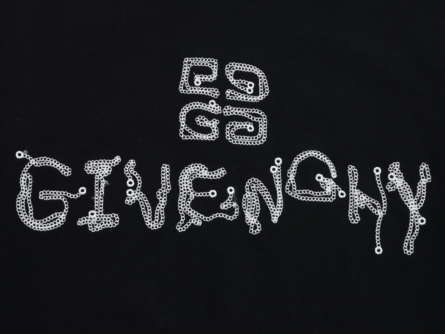 【GIVENCHY   公式旗艦店】 ジバンシー   Tシャツ ご好評に付き再入荷！ 250215