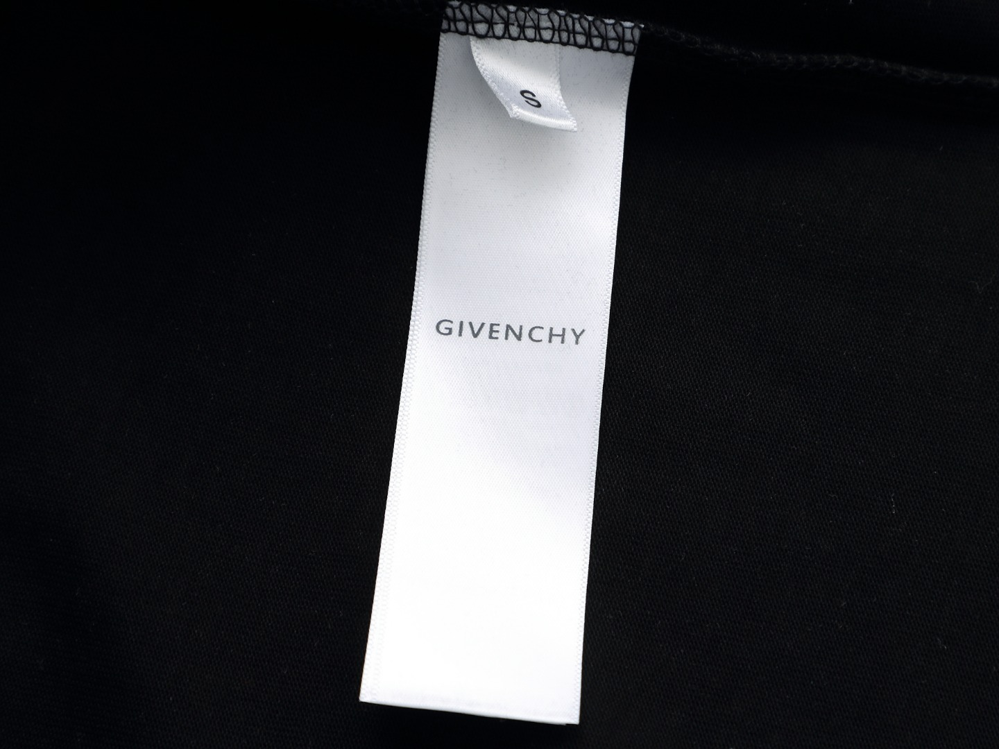 【GIVENCHY   公式旗艦店】 ジバンシー   Tシャツ ご好評に付き再入荷！ 250215