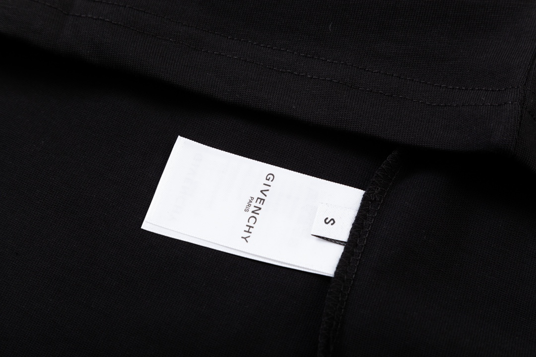 【GIVENCHY   公式旗艦店】 ジバンシー   Tシャツ ご好評に付き再入荷！ 250215