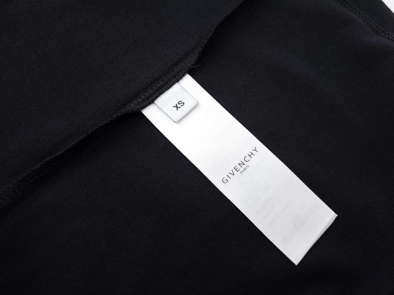 【GIVENCHY   公式旗艦店】 ジバンシー   Tシャツ ご好評に付き再入荷！ 250215