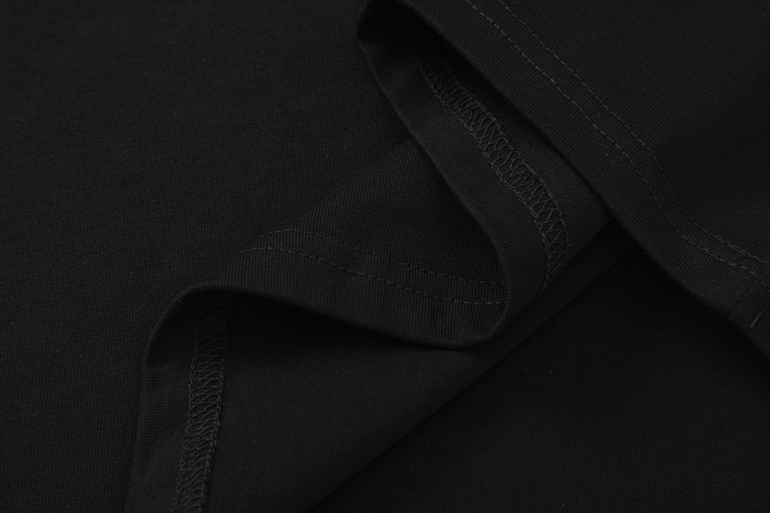 【GIVENCHY   公式旗艦店】 ジバンシー   Tシャツ ご好評に付き再入荷！ 250215