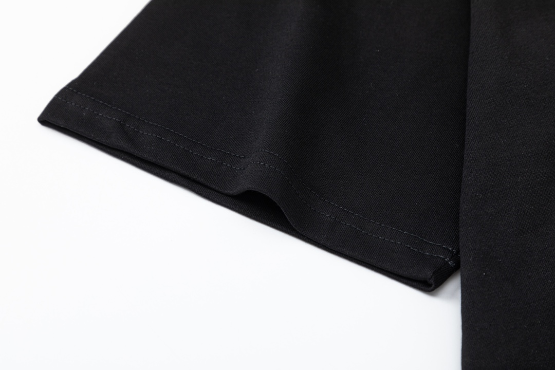 【GIVENCHY   公式旗艦店】 ジバンシー   Tシャツ ご好評に付き再入荷！ 250215