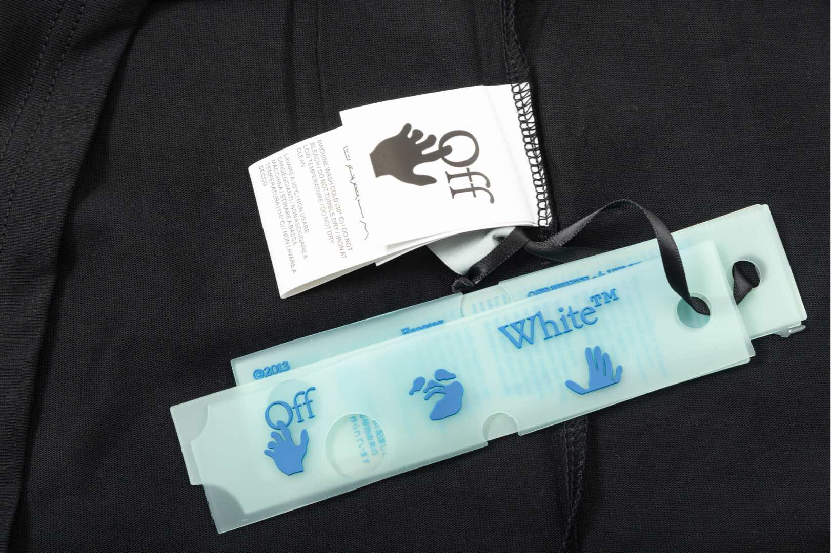 【OFF-WHITE  公式旗艦店】オフホワイト   Tシャツ  ご好評に付き再入荷！250215