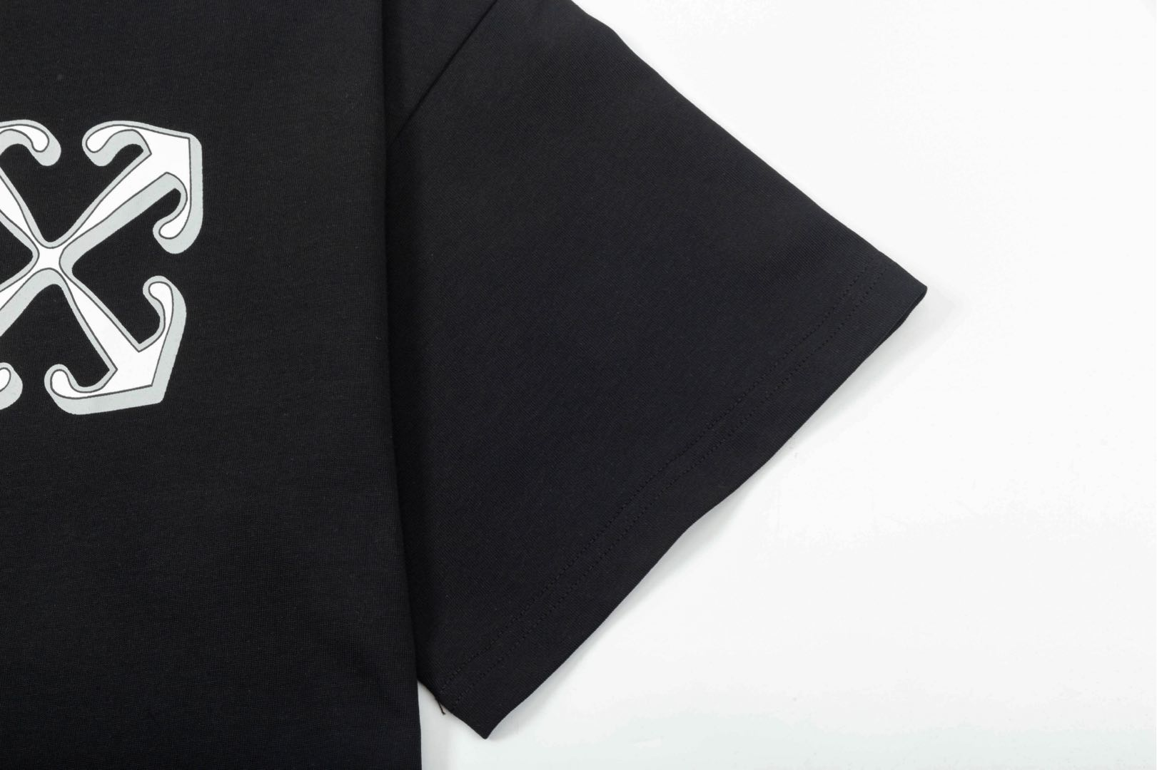 【OFF-WHITE  公式旗艦店】オフホワイト   Tシャツ  ご好評に付き再入荷！250215