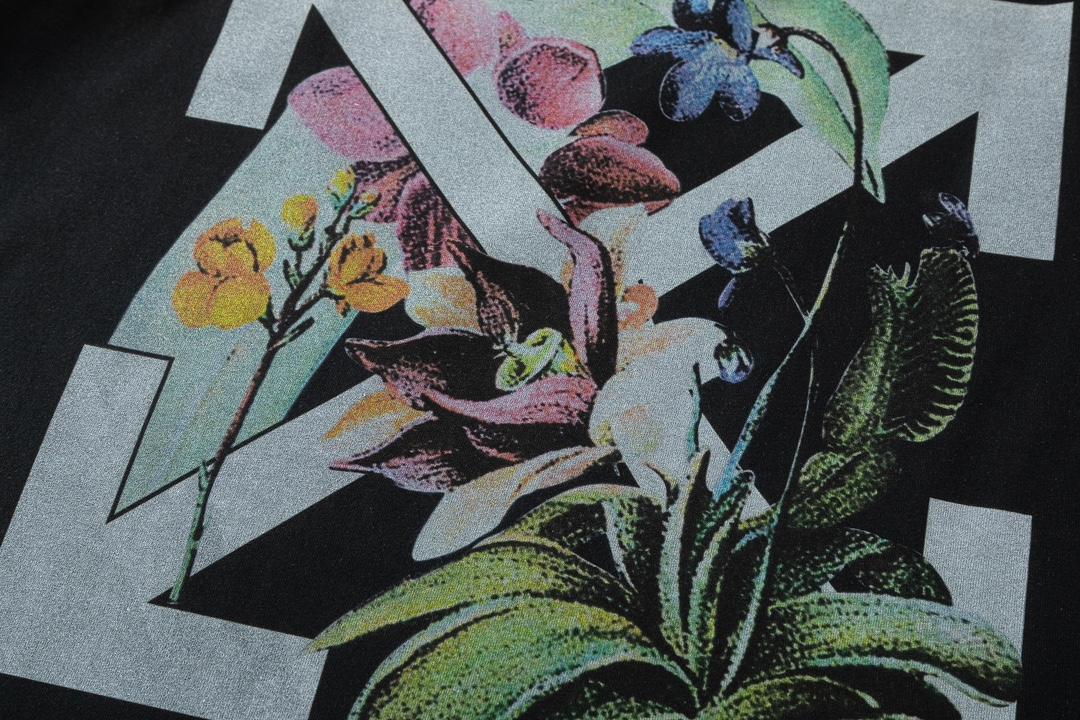 【OFF-WHITE  公式旗艦店】オフホワイト   Tシャツ  ご好評に付き再入荷！250215