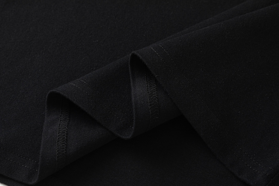 【OFF-WHITE  公式旗艦店】オフホワイト   Tシャツ  ご好評に付き再入荷！250215