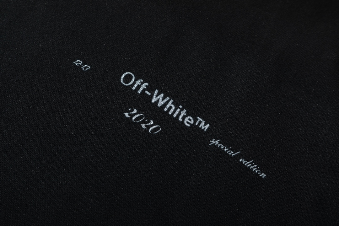 【OFF-WHITE  公式旗艦店】オフホワイト   Tシャツ  ご好評に付き再入荷！250215