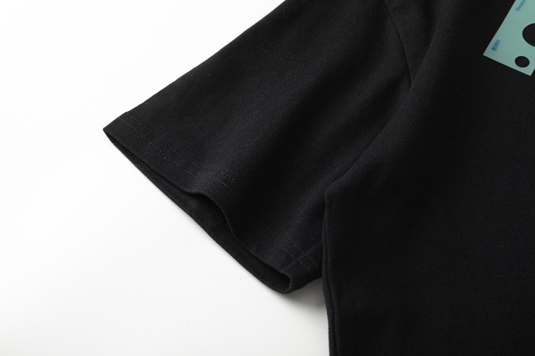 【OFF-WHITE  公式旗艦店】オフホワイト   Tシャツ  ご好評に付き再入荷！250215